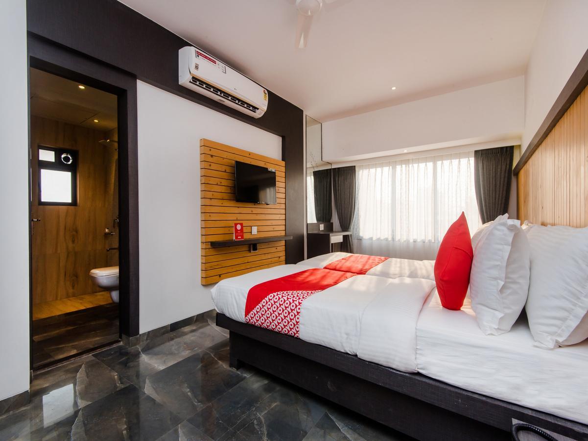 Oyo 13089 Hotel Gold Crest Νάβι Μουμπάι Εξωτερικό φωτογραφία