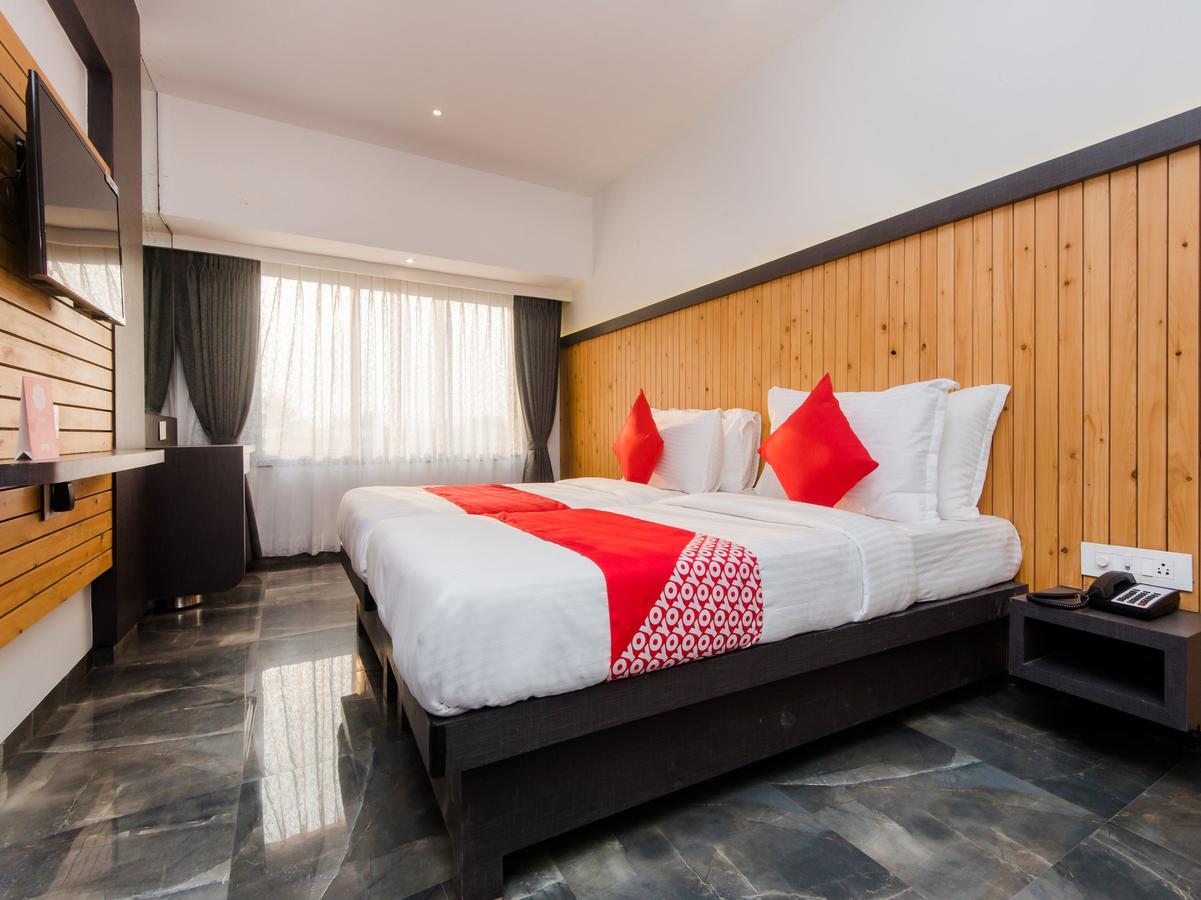 Oyo 13089 Hotel Gold Crest Νάβι Μουμπάι Εξωτερικό φωτογραφία