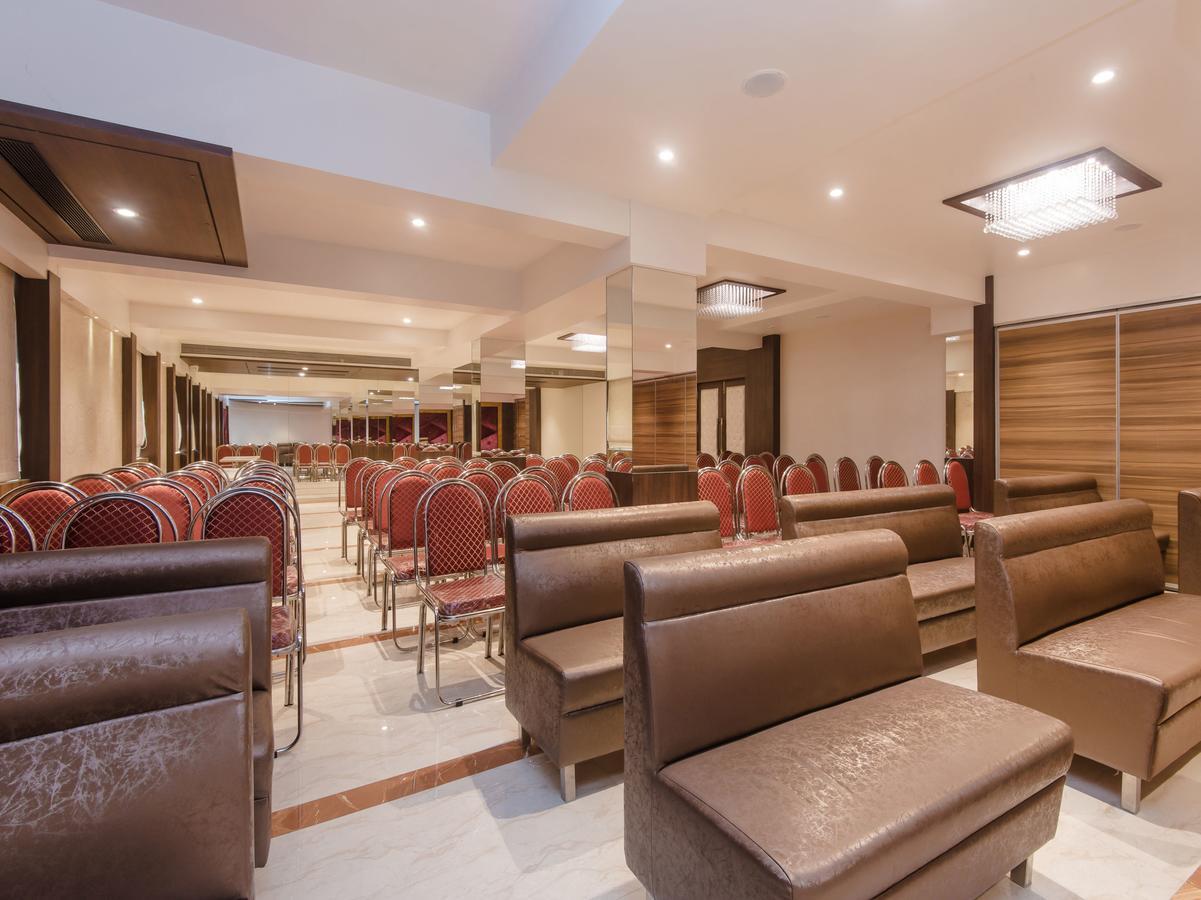 Oyo 13089 Hotel Gold Crest Νάβι Μουμπάι Εξωτερικό φωτογραφία