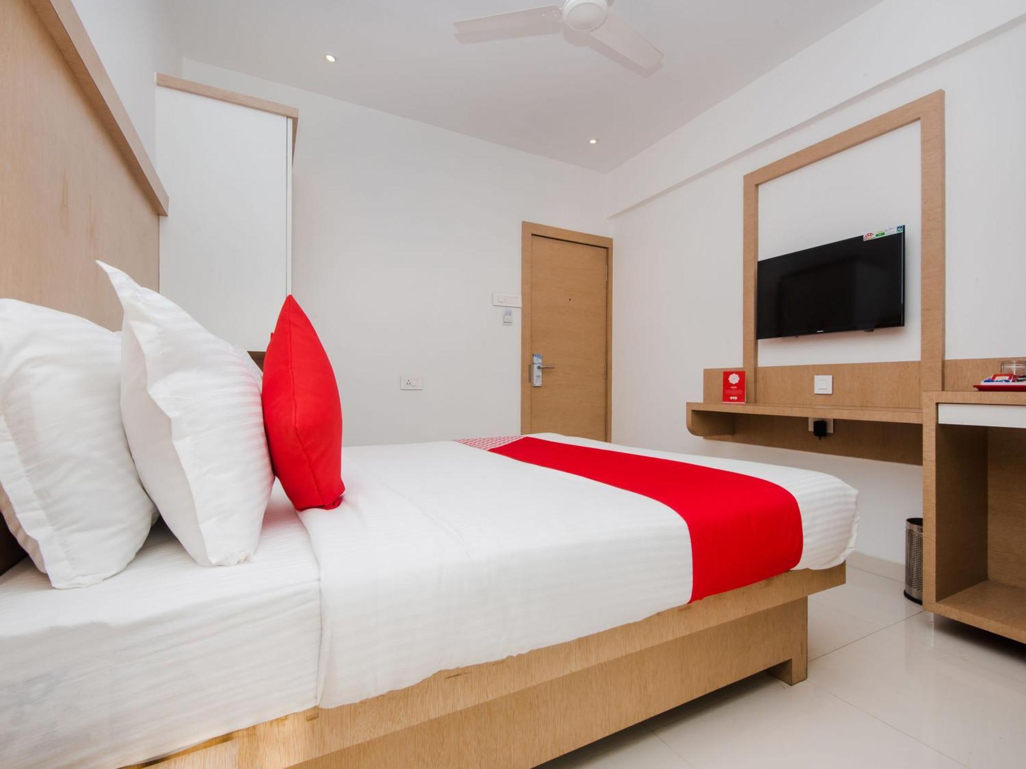 Oyo 13089 Hotel Gold Crest Νάβι Μουμπάι Εξωτερικό φωτογραφία
